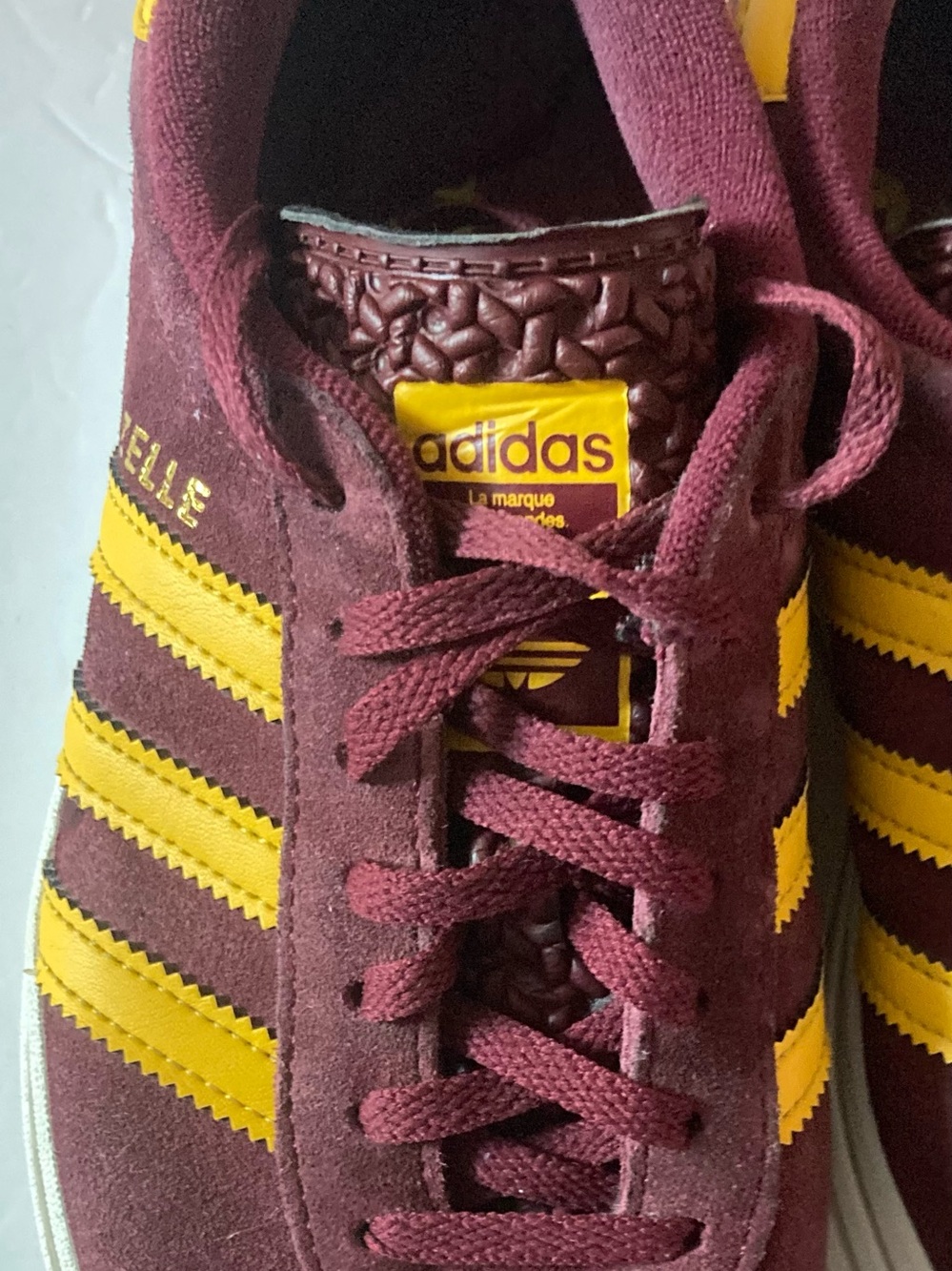 adidas GAZELLE Women’s SZ 7.5 Burgundy Suede Sneakers with Gold Stripes - Picture 7 of 13